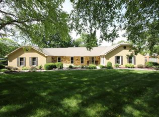 35 Cheshire Dr, Maryville, IL