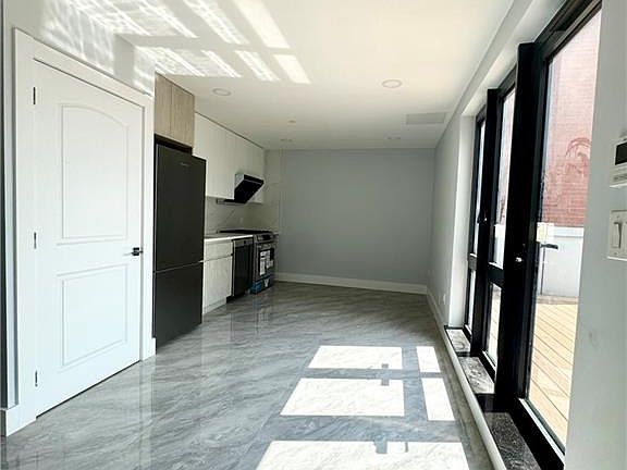 2nd image of 811 45th St #5B