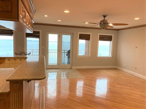 3rd image of 842 Dean Ave #1