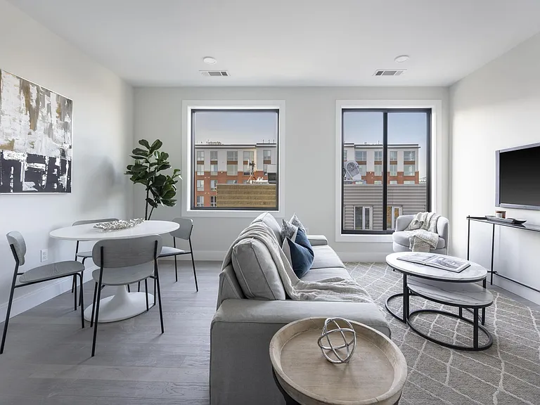 ONE52 - Luxury Apartments — Photo 11