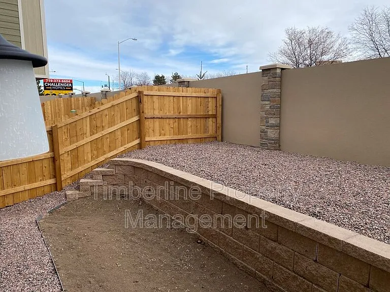 889 Grissom Dr — Photo 28