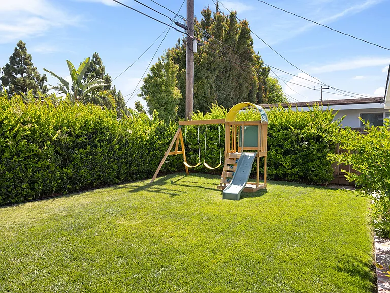 2362 Cornell Dr — Photo 30