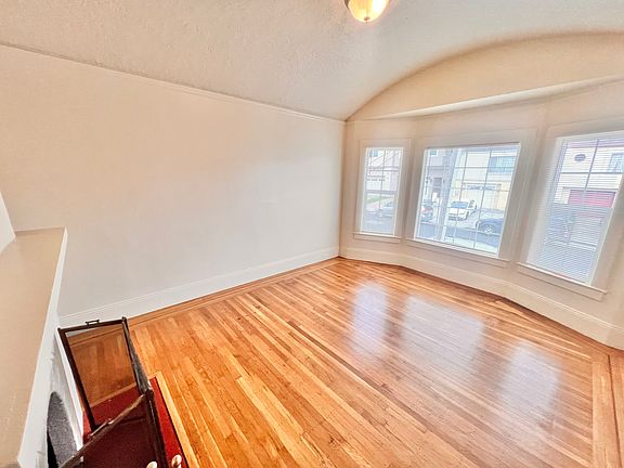 2nd image of 736 Niantic Ave