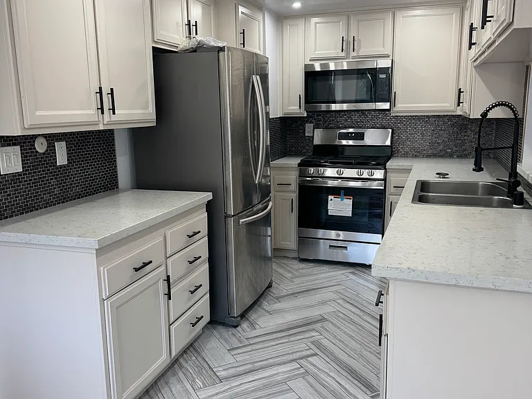 14209 Riverside Dr #102 — Photo 2