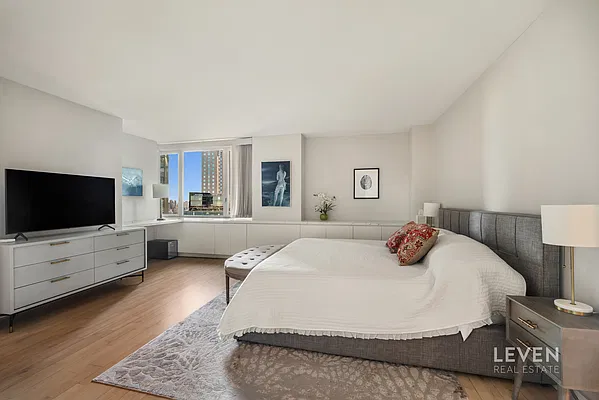 Bedroom, photo 1