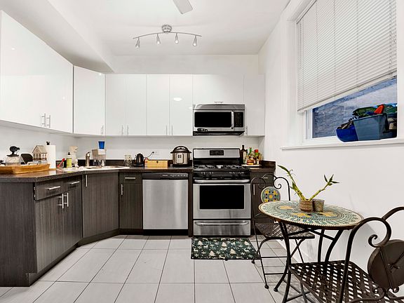 3rd image of 3226 W Potomac Ave APT 1F