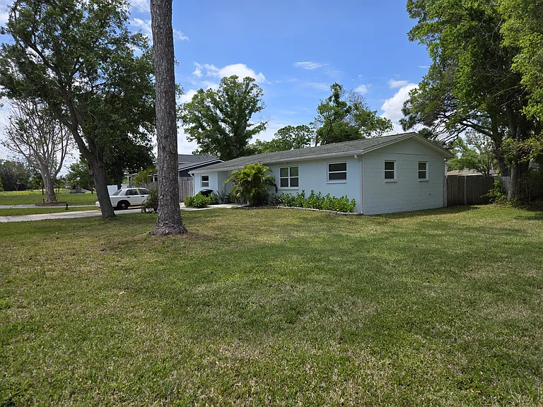 8118 Macoma Dr NE — Photo 3