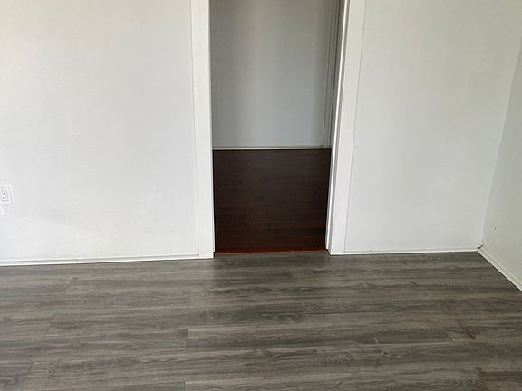 3rd image of 5015 Bain St