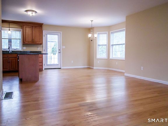 5th image of 7 Bradley Street #19