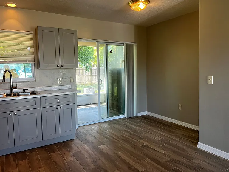556 Briarwood Rd — Photo 6