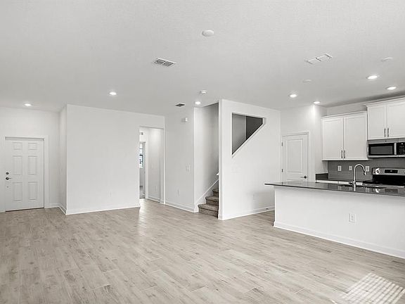 4th image of 3059 Villa Way Cir