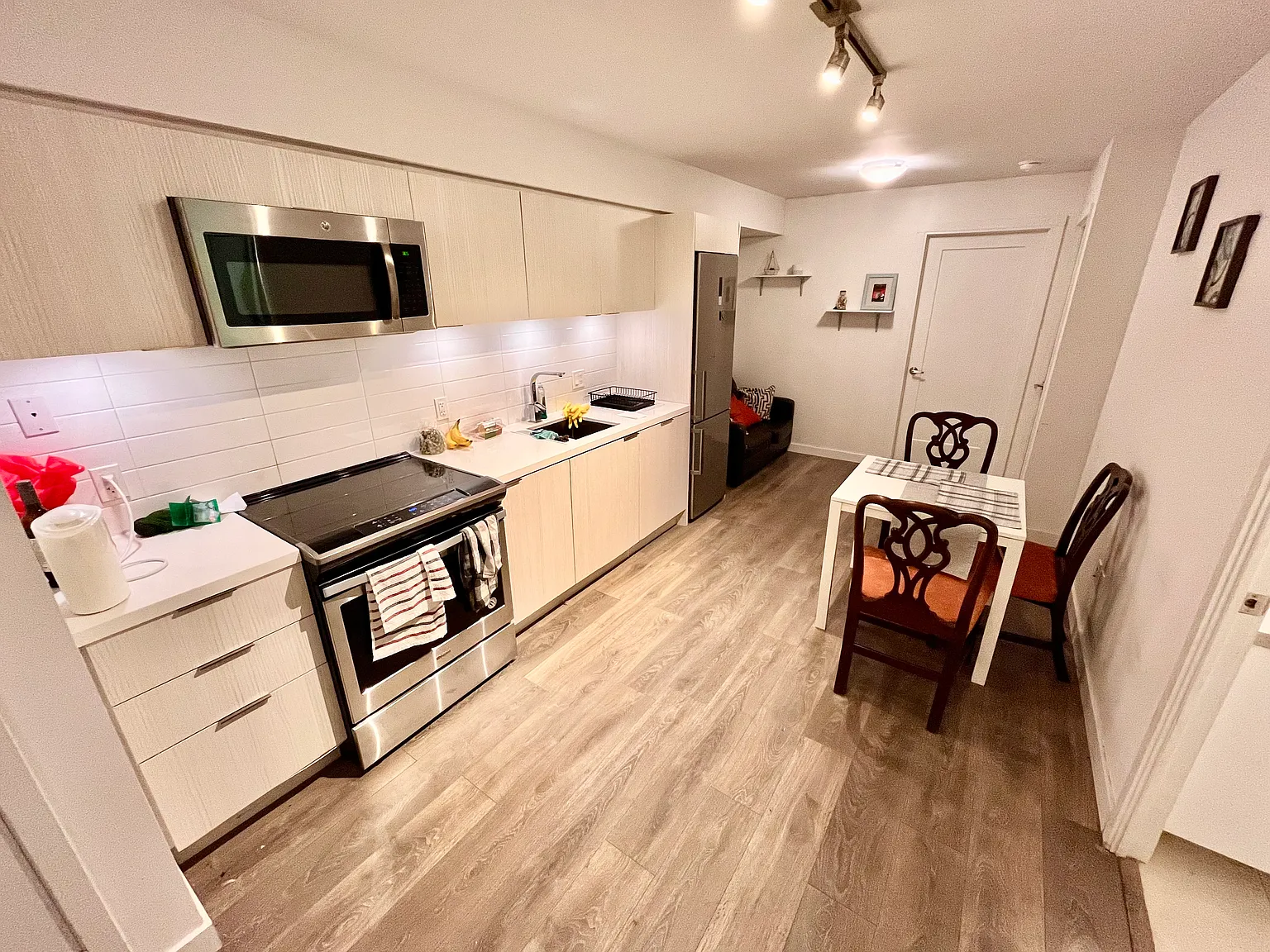 3 bed, 726 sqft, $1,150 — Photo 3