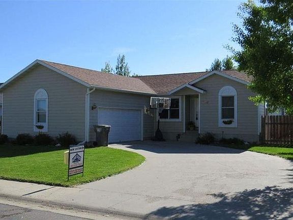 4th image of 140 Dupont Dr