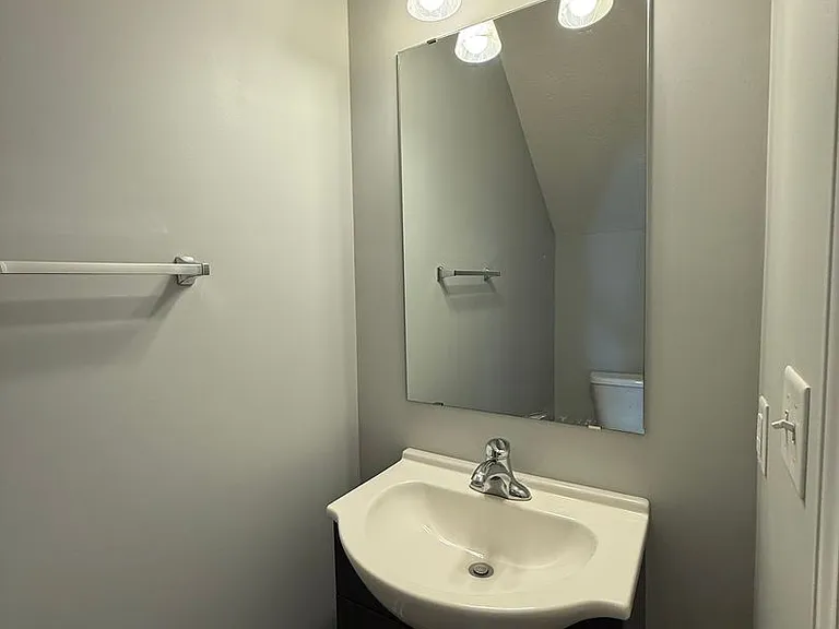 225 Moss View St — Photo 6