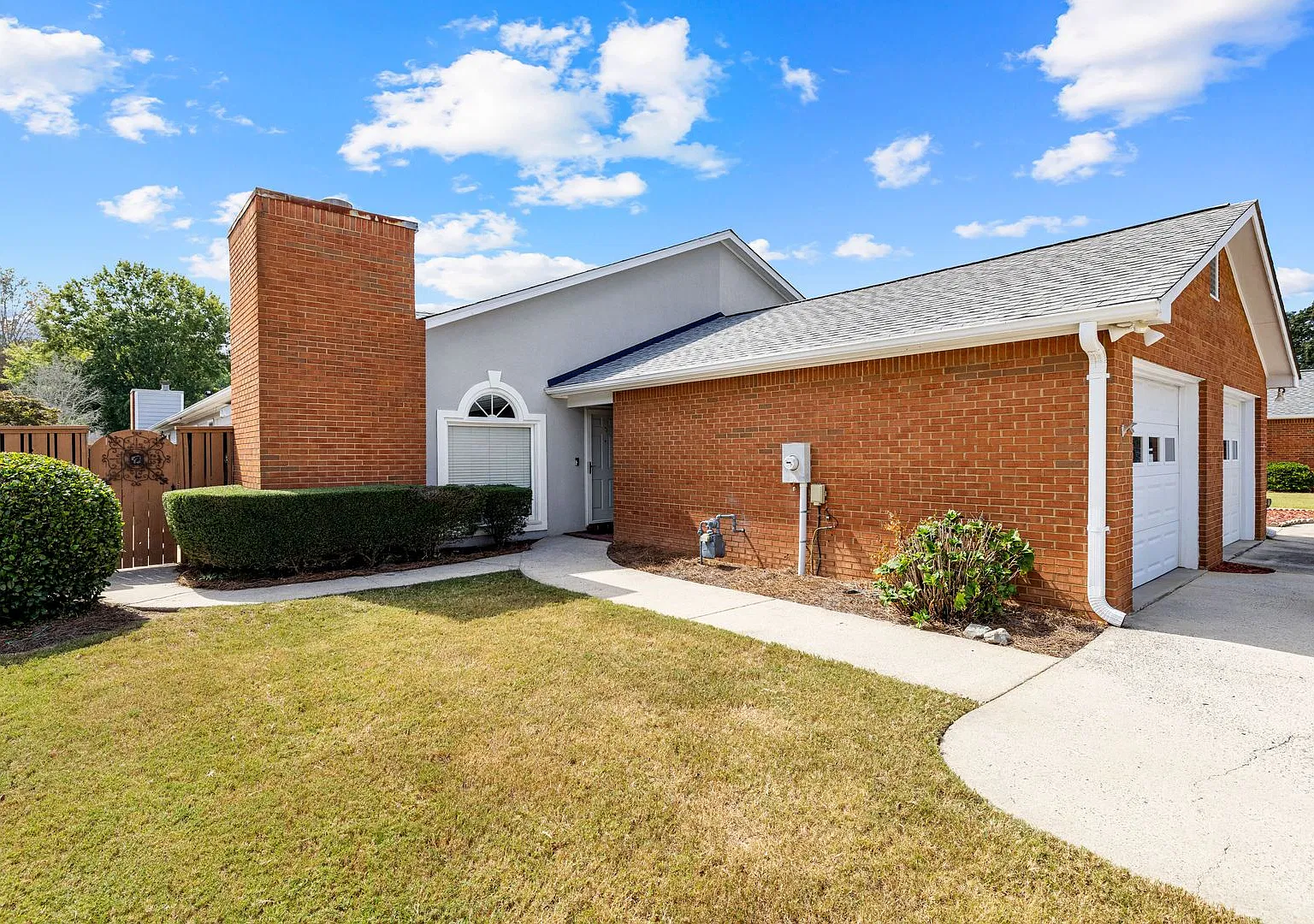 Immaculate 2bed/2ba in Fayetteville with Lawn Care Included — Photo 2