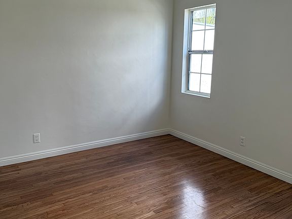 4th image of 2343 Ridgeview Ave #2