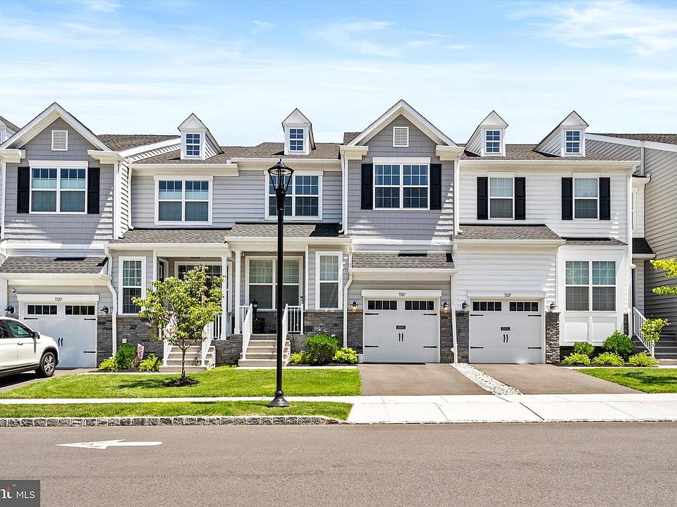 1st image of 3327 Poplar Pl