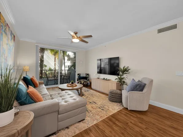 2421 NE 65th St APT 211, Fort Lauderdale, FL 33308