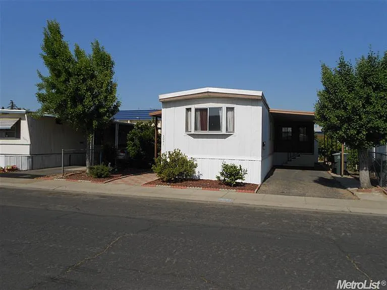 3041 Holiday Ln photo 1