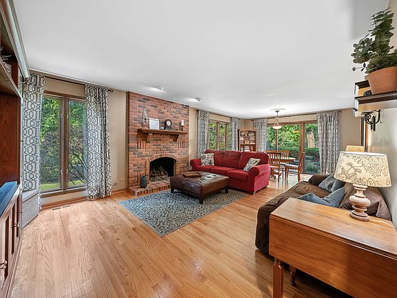5th image of 1647 N Belmont Ct