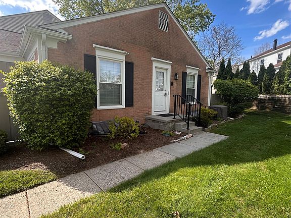 2nd image of 1466 Knights Ridge Ct