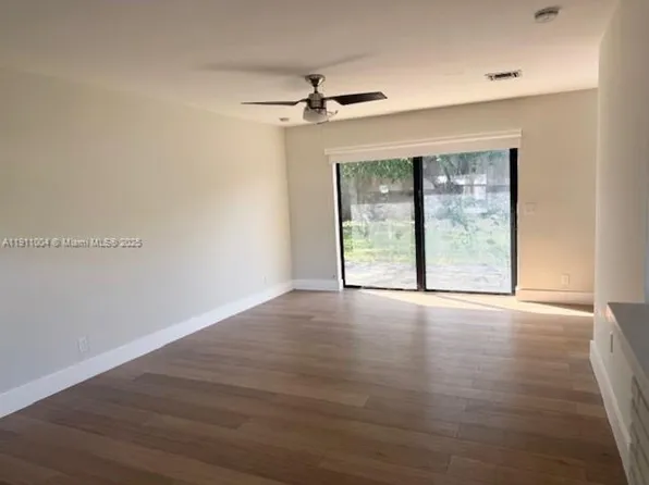 640 SW 11th Ave, Hallandale Beach, FL 33009