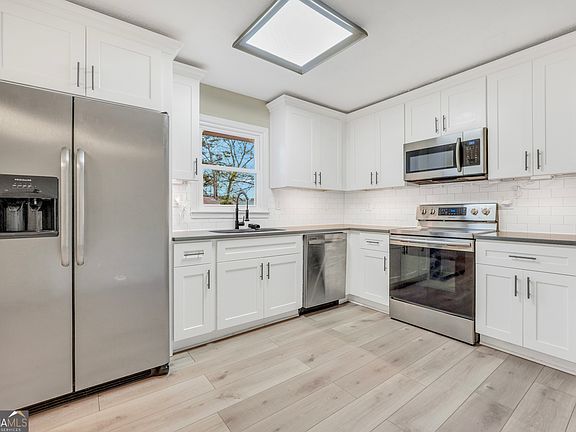 3rd image of 161 Carver Rd