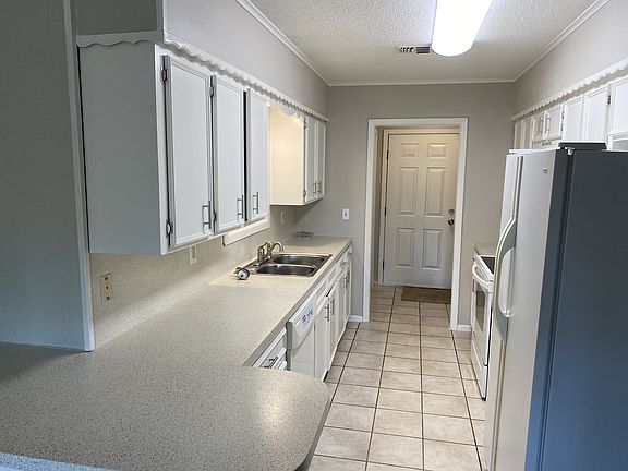 5th image of 300 W Greenfield Dr