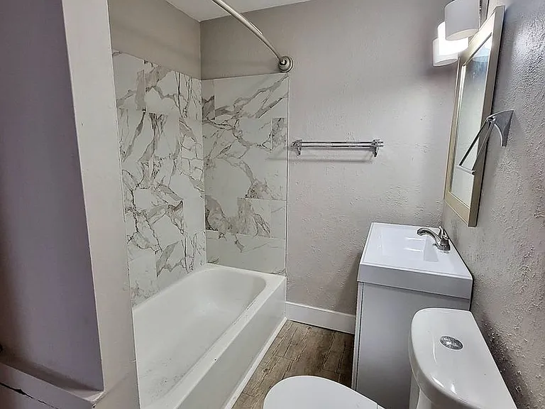 607 E Carson St — Photo 14