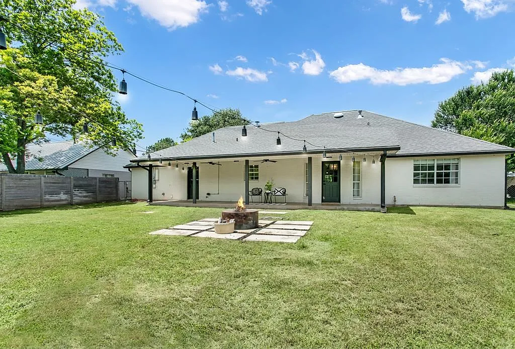3 bed, 2.0 bath, 1990 sqft, $3,000 — Photo 2