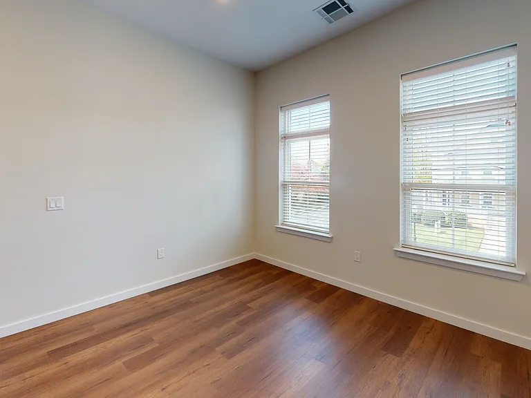 109 Walnut Ave #306 — Photo 5