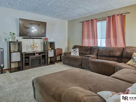 3rd image of 4721 Parkview Dr