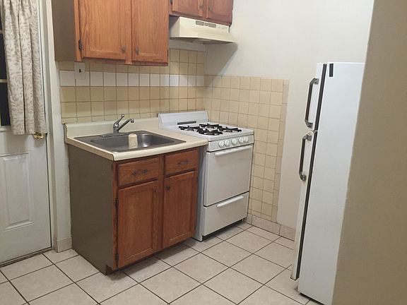 2nd image of 1430 S 9th St Floor 1