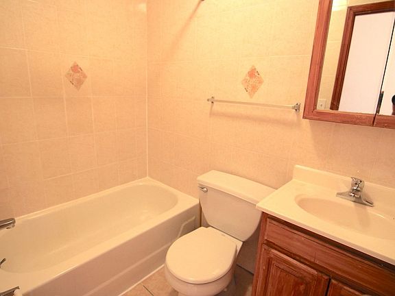 3rd image of 189 Wilson Ave APT 3L