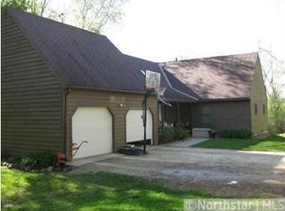 10111 Barnes Trl, Inver Grove Heights, MN 55077