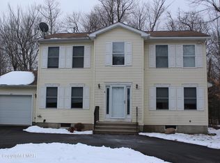1202 Fern Dr, Pocono Summit, PA 18346