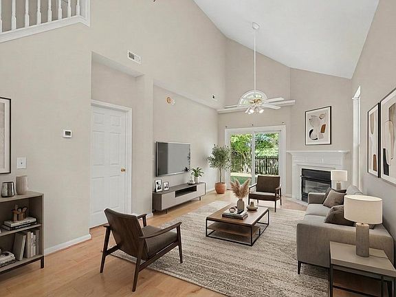4th image of 445 Commons Dr