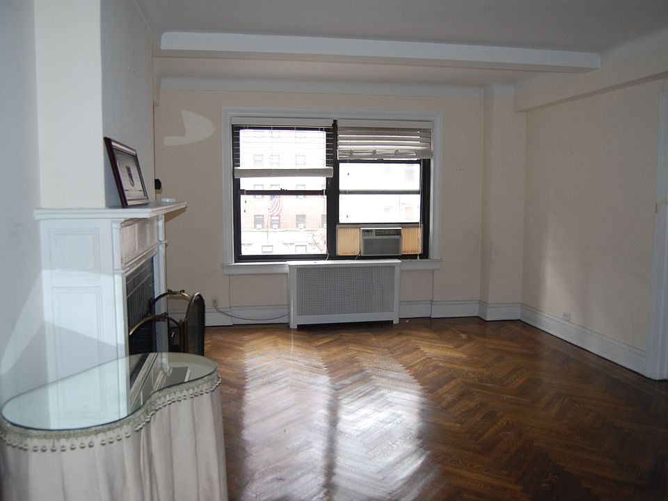2nd image of 230 E 48th St APT 6E