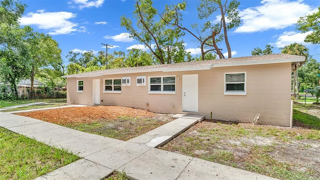 2 bed, 1.0 bath, 1296 sqft, $1,800 — Photo 2