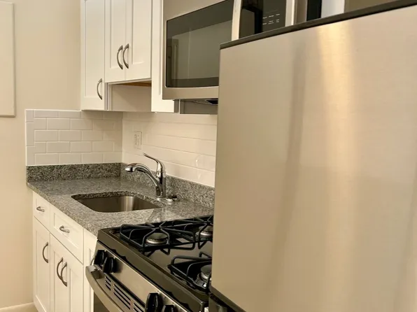 159 Thoreau St #3, Concord, MA 01742