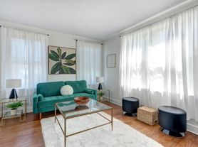 1011 E 39th St, Savannah, GA