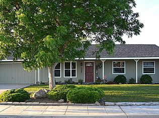 1352 Jackson St, Selma, CA 93662