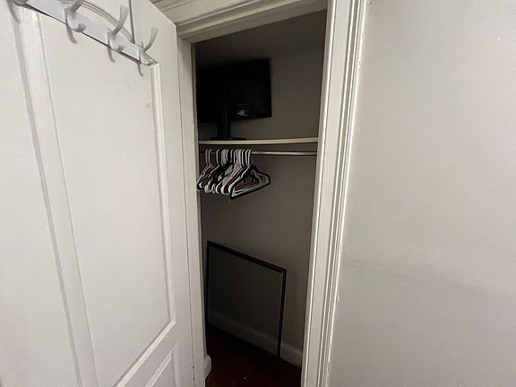 2nd image of 498-500 Baldwin Ave #1