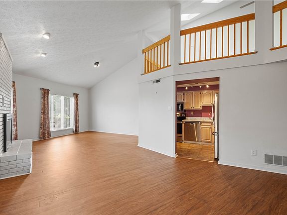 5th image of 101 Victoria Dr N