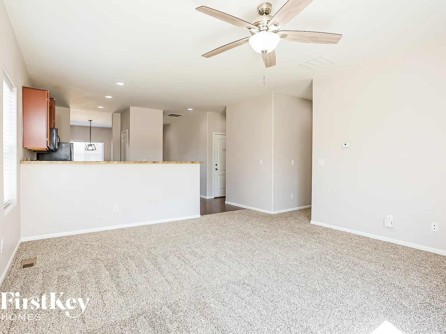 3 bed, 2.0 bath, 1469 sqft, $2,070 — Photo 3