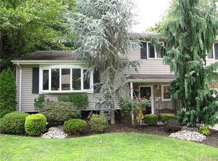 19 Glendale Rd, Colonia, NJ 07067