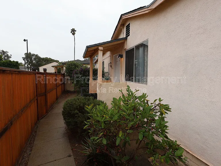 329 E Scott St — Photo 14