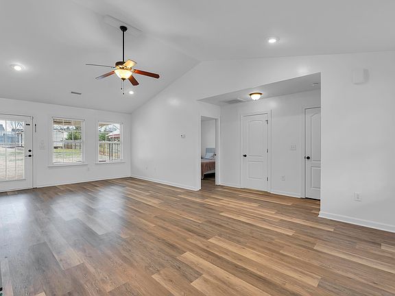 5th image of 255 Doris Ann Ct