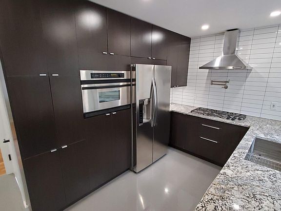 3rd image of 10709 W 96th Ter