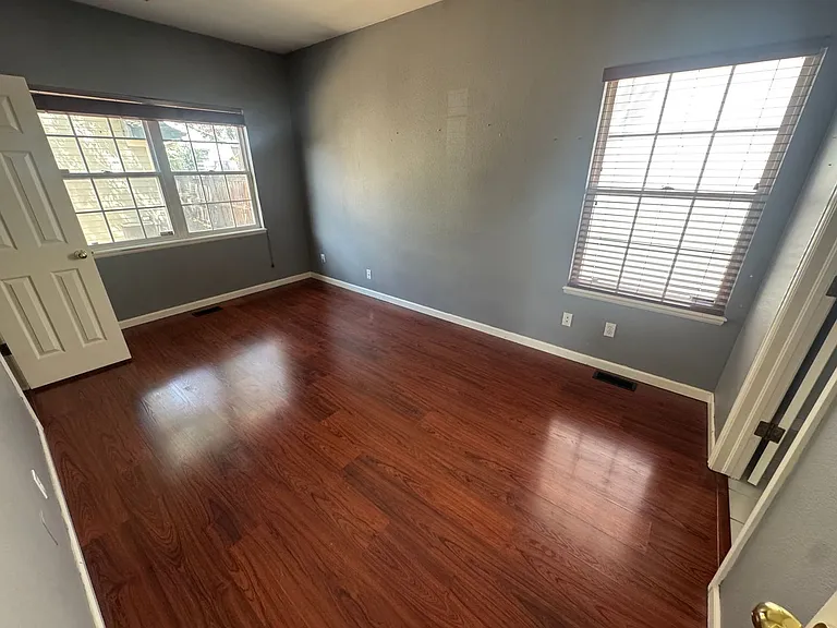1701 Grove St — Photo 9
